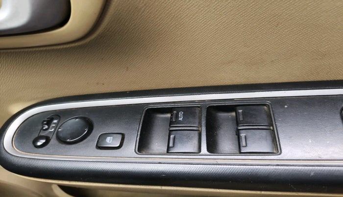 2016 Honda Amaze 1.5L I-DTEC SX, Diesel, Manual, 1,17,507 km, interior