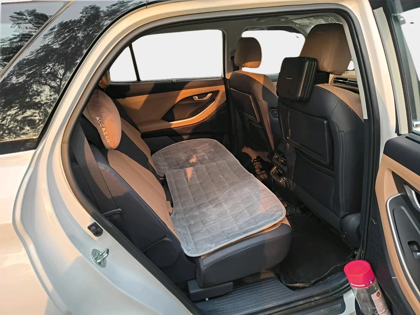 2025 Hyundai ALCAZAR Signature 7 STR 1.5 Turbo GDi Petrol DCT, Petrol, Automatic, 7,238 km, interior