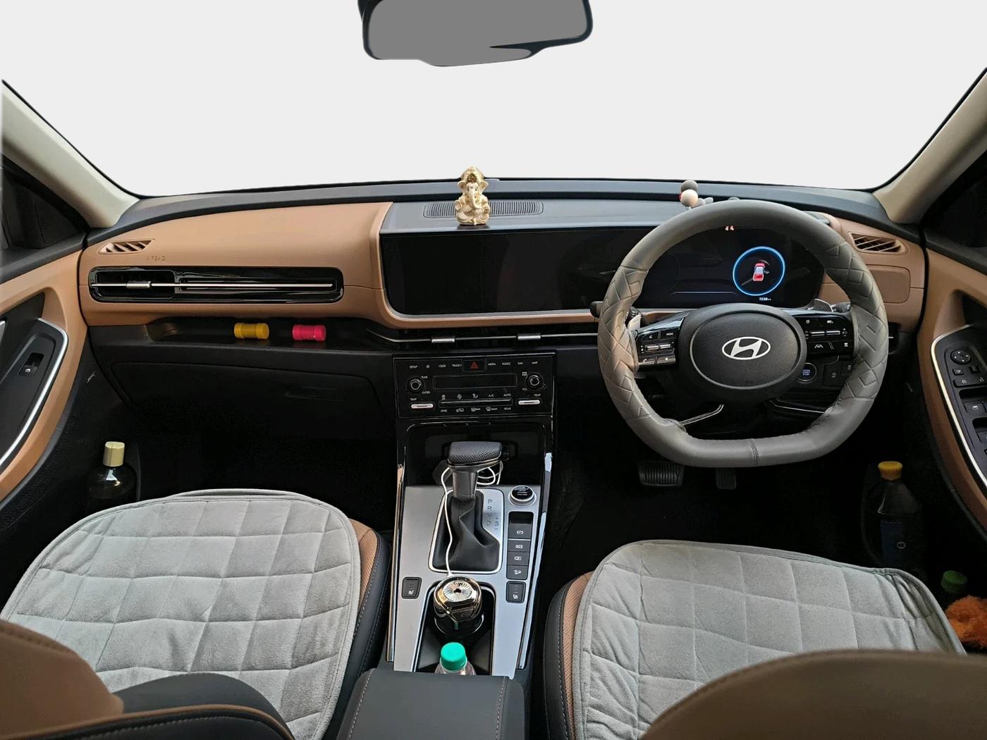 2025 Hyundai ALCAZAR Signature 7 STR 1.5 Turbo GDi Petrol DCT, Petrol, Automatic, 7,238 km, interior