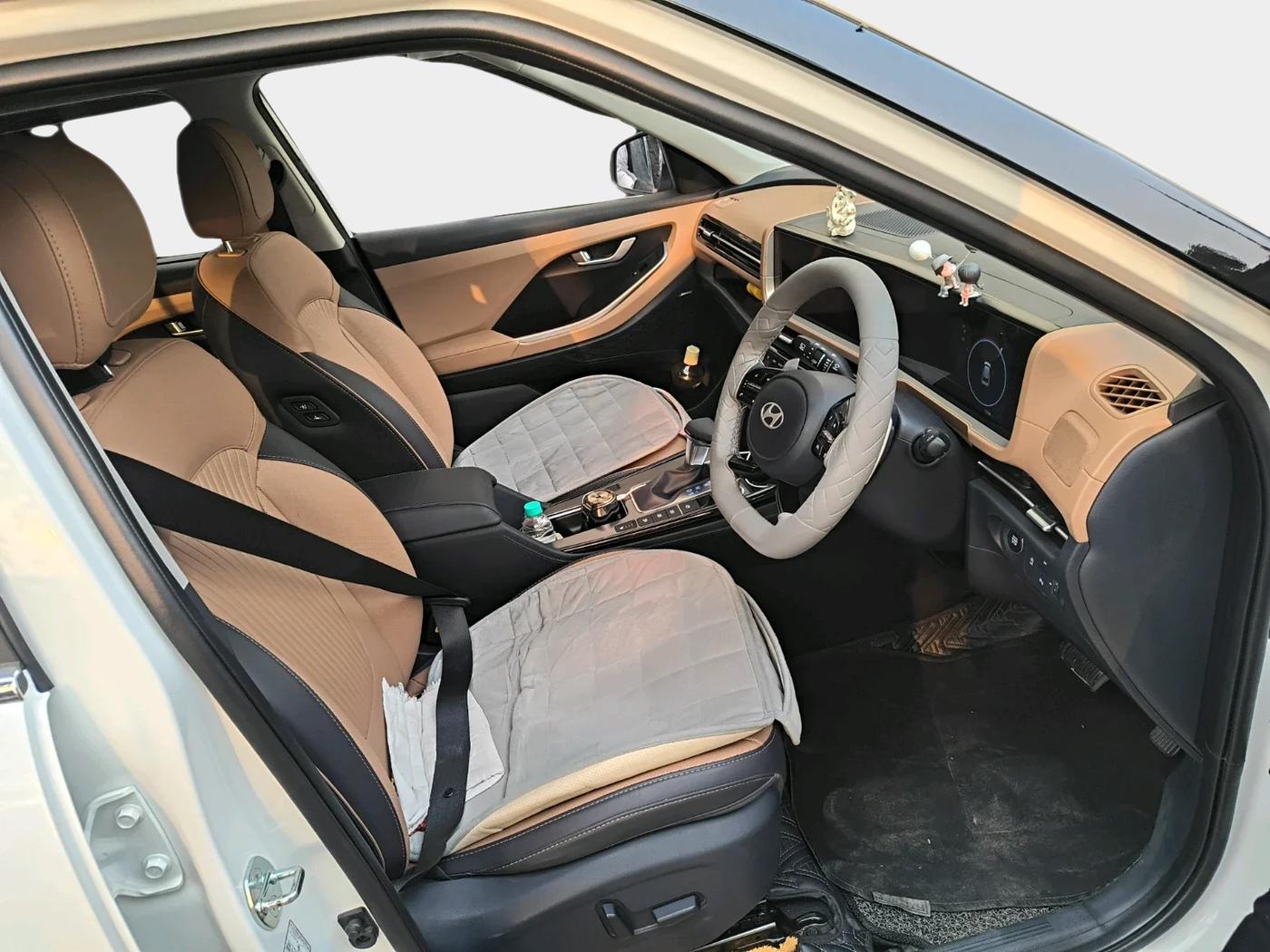 2025 Hyundai ALCAZAR Signature 7 STR 1.5 Turbo GDi Petrol DCT, Petrol, Automatic, 7,238 km, interior