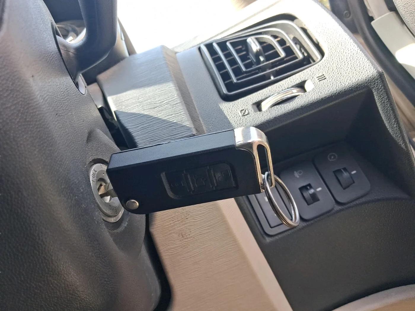2016 Mahindra XUV500 W6, Diesel, Manual, 1,33,909 km, interior