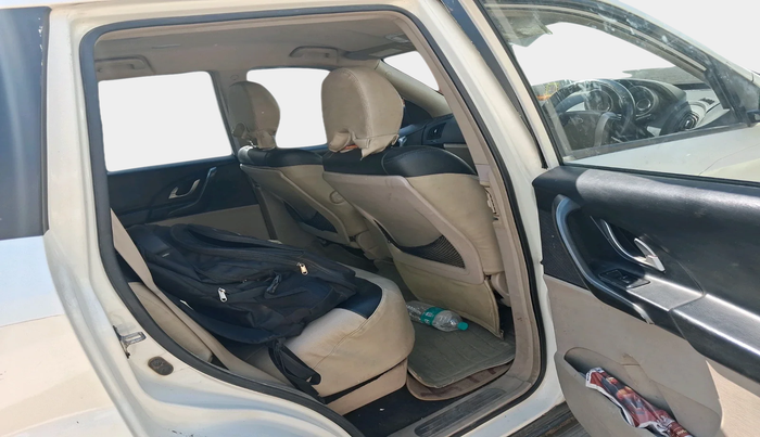 2016 Mahindra XUV500 W6, Diesel, Manual, 1,33,909 km, interior