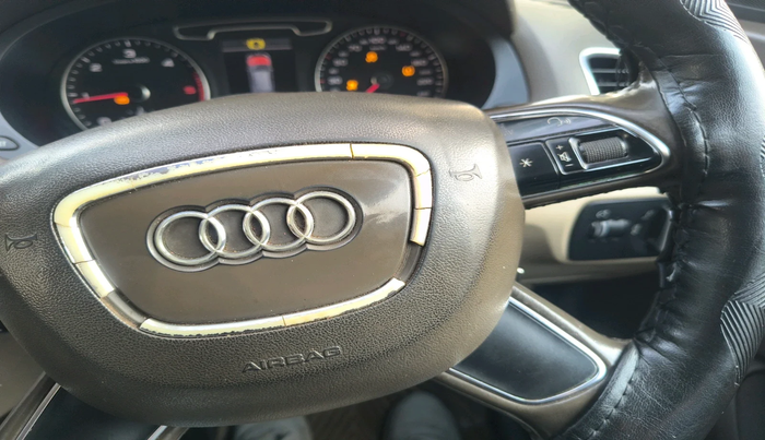 2012 Audi Q3 2.0 TDI QUATTRO, Diesel, Automatic, 2,40,658 km, interior