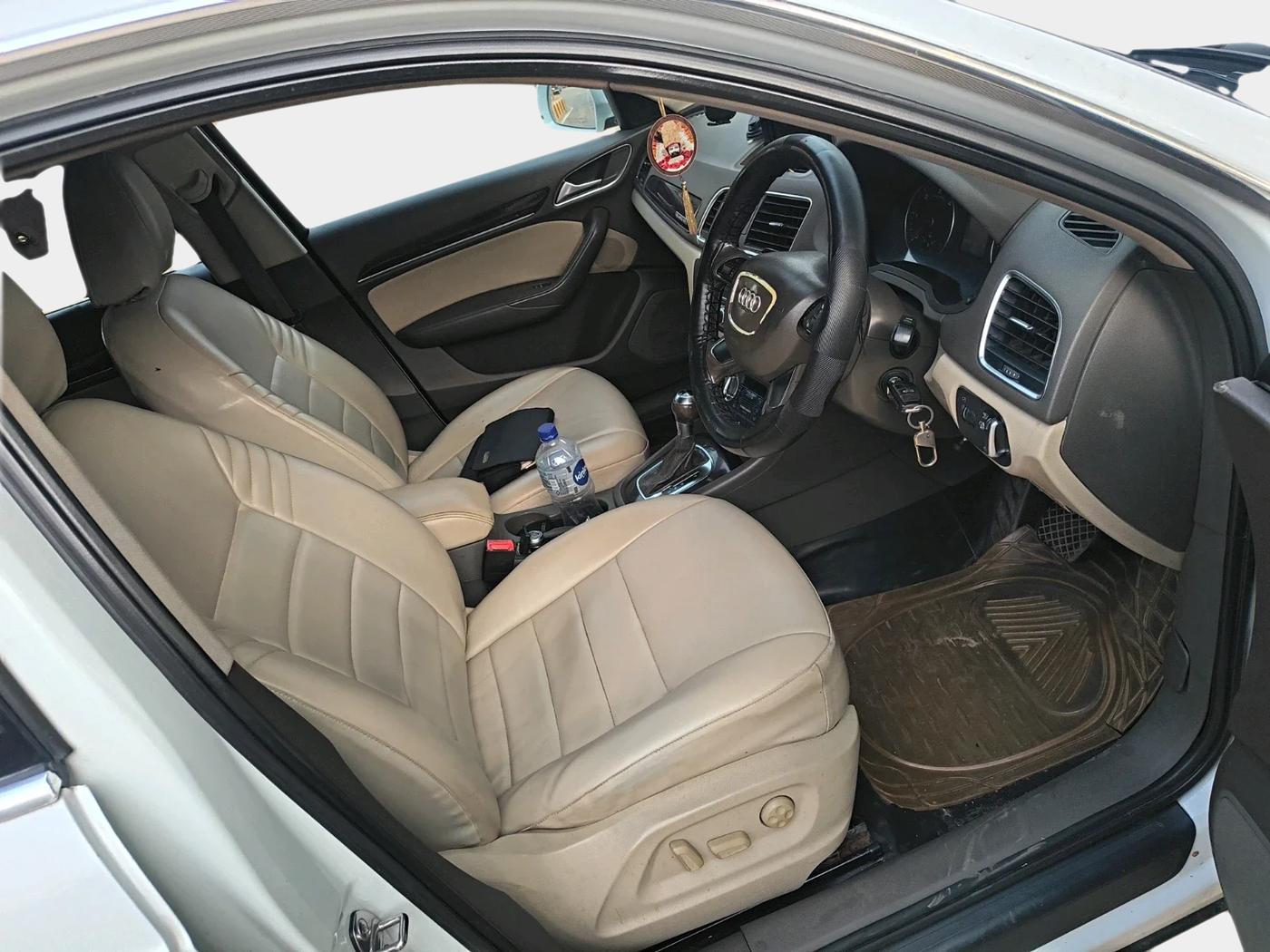 2012 Audi Q3 2.0 TDI QUATTRO, Diesel, Automatic, 2,40,658 km, interior