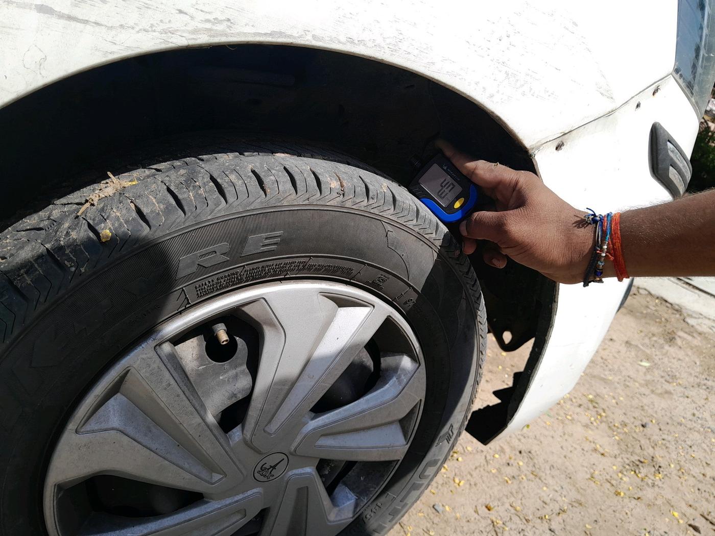 2013 Maruti Wagon R 1.0 LXI CNG, Petrol, Manual, 1,62,153 km, tyre