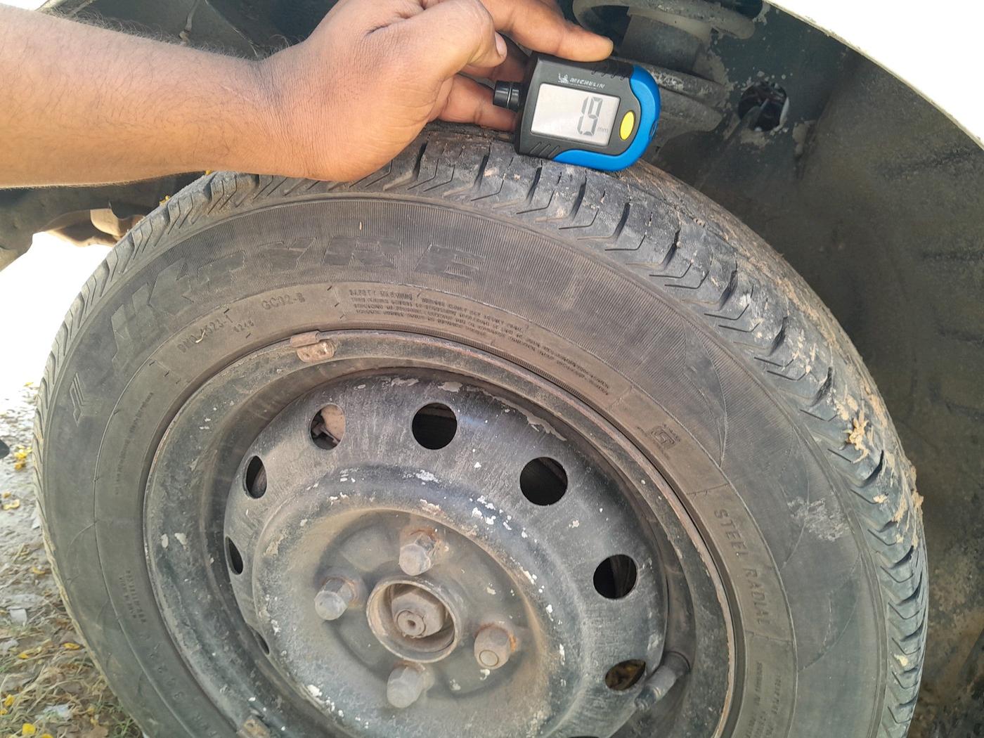 2013 Maruti Wagon R 1.0 LXI CNG, Petrol, Manual, 1,62,153 km, tyre
