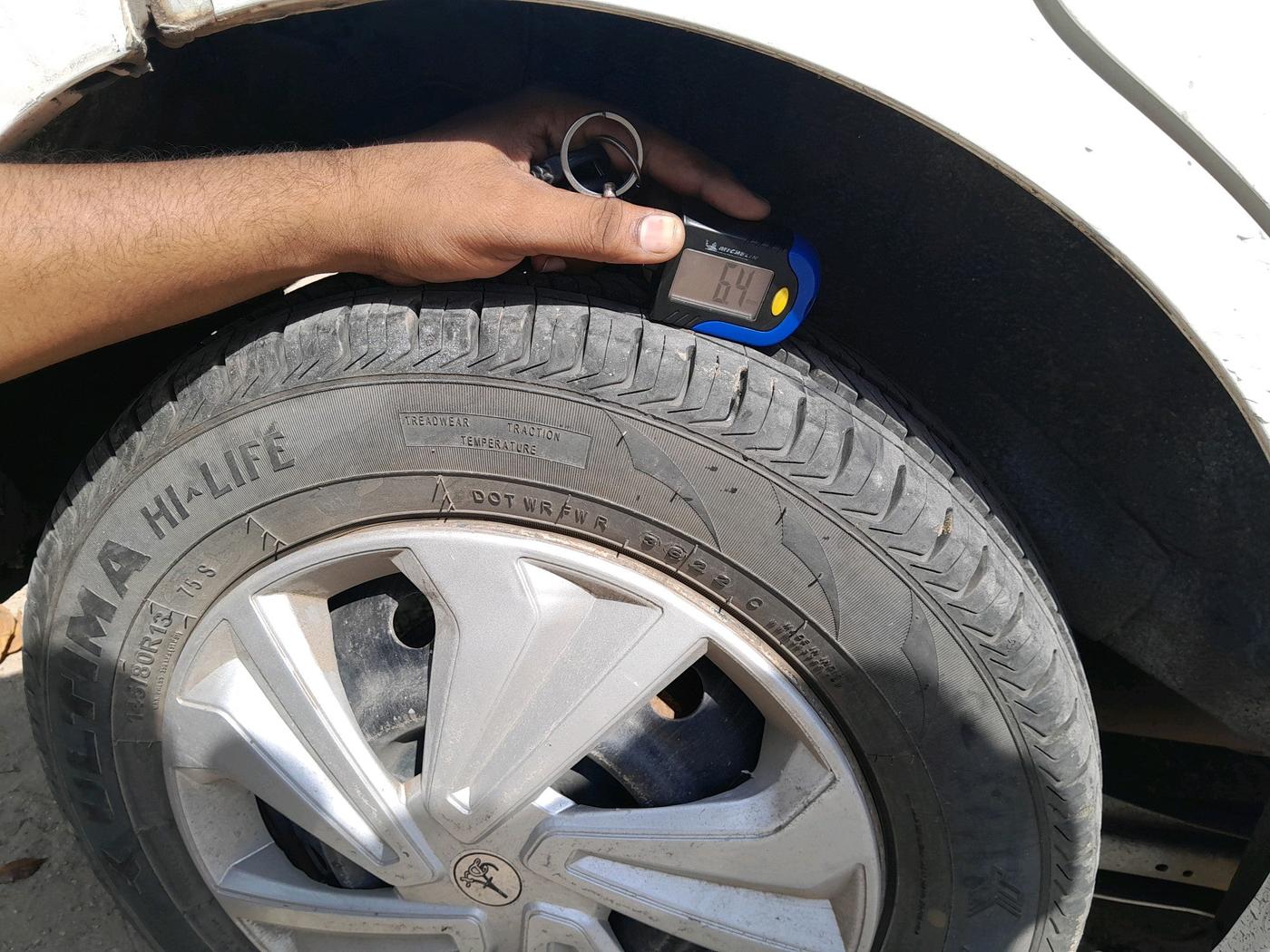 2013 Maruti Wagon R 1.0 LXI CNG, Petrol, Manual, 1,62,153 km, tyre