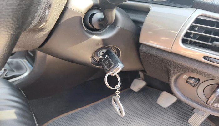 2017 Tata Safari Storme 2.2 VX 4X4, Diesel, Manual, 1,40,823 km, interior