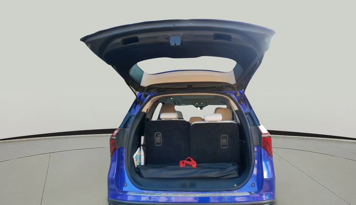 2021 Mahindra XUV700 AX 7 P AT 7 STR, Petrol, Automatic, 1,11,228 km, exterior