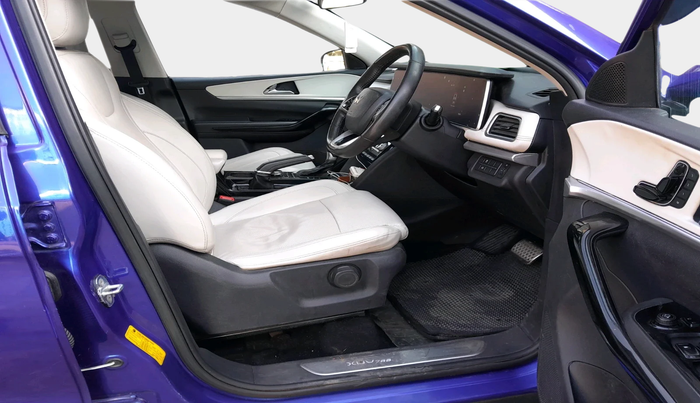 2021 Mahindra XUV700 AX 7 P AT 7 STR, Petrol, Automatic, 1,11,228 km, interior