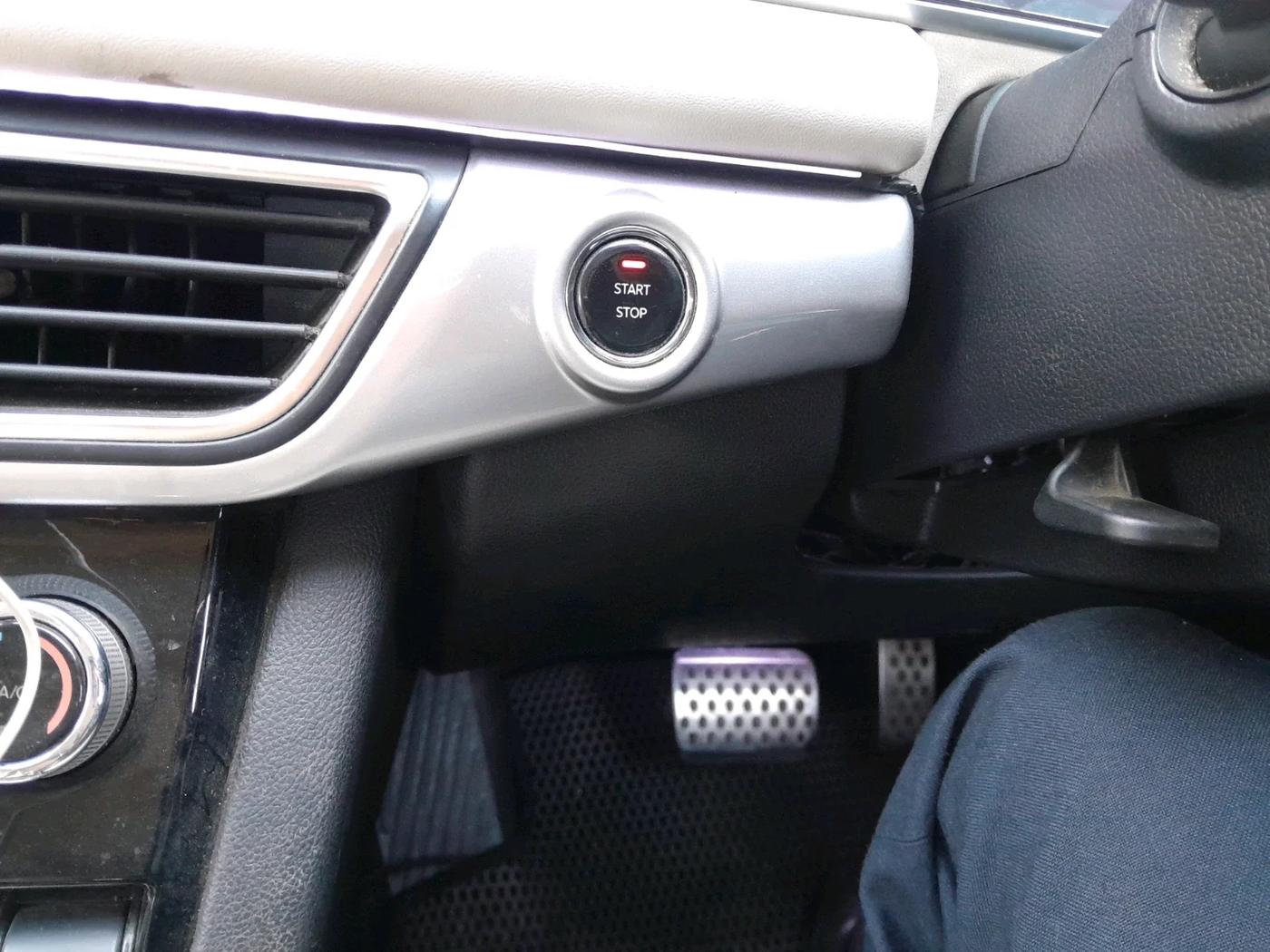 2021 Mahindra XUV700 AX 7 P AT 7 STR, Petrol, Automatic, 1,11,228 km, interior