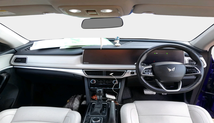 2021 Mahindra XUV700 AX 7 P AT 7 STR, Petrol, Automatic, 1,11,228 km, interior