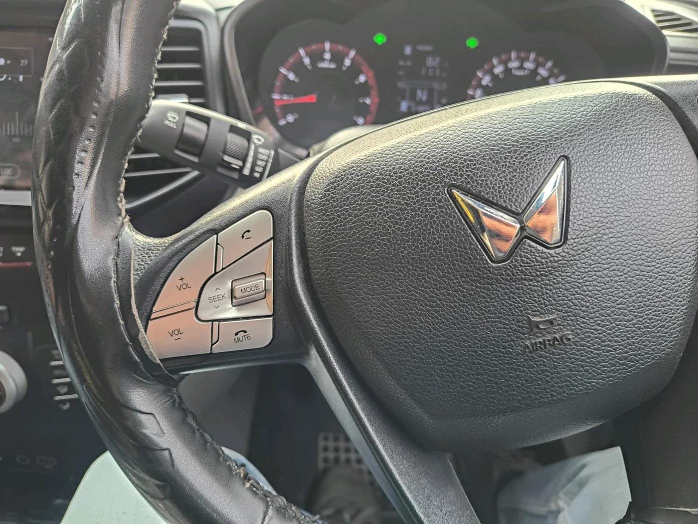 2023 Mahindra XUV300 W6 1.2 PETROL, Petrol, Manual, 31,889 km, interior
