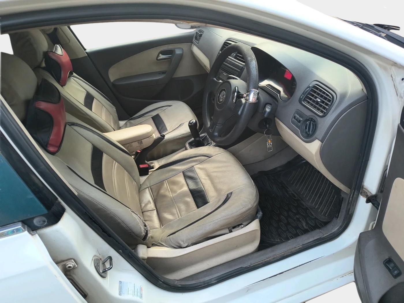 2010 Volkswagen Vento COMFORTLINE 1.6, Petrol, Manual, 65,542 km, interior