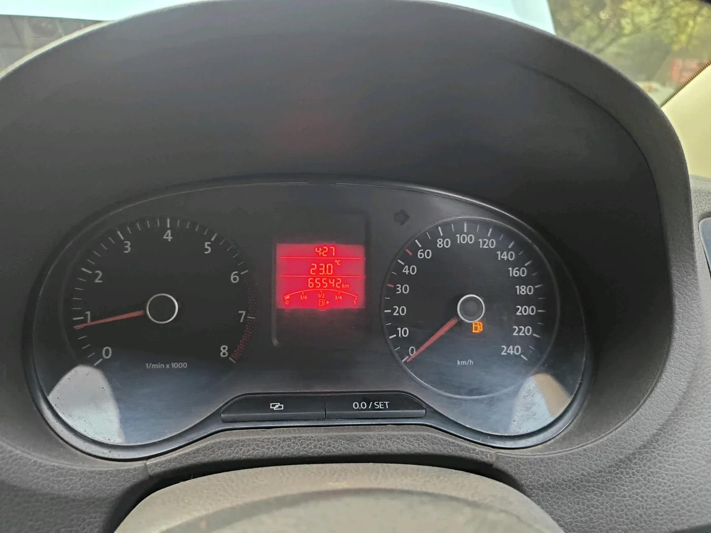 2010 Volkswagen Vento COMFORTLINE 1.6, Petrol, Manual, 65,542 km, interior