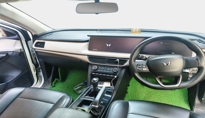 2023 Mahindra XUV700 AX 5 D MT 7 STR, Diesel, Manual, 47,061 km, interior