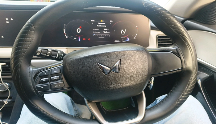 2023 Mahindra XUV700 AX 5 D MT 7 STR, Diesel, Manual, 47,061 km, interior