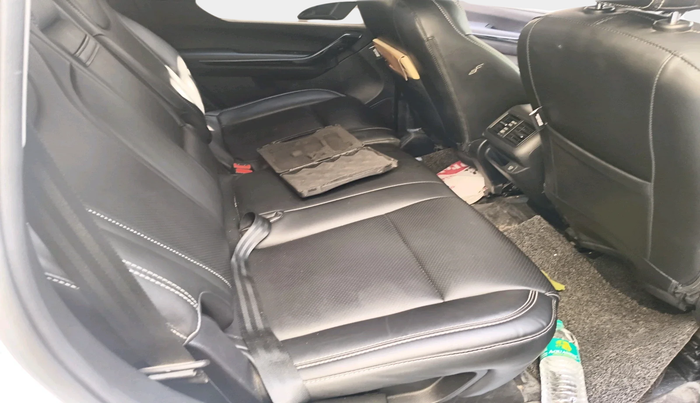 2023 Mahindra XUV700 AX 5 D MT 7 STR, Diesel, Manual, 47,061 km, interior