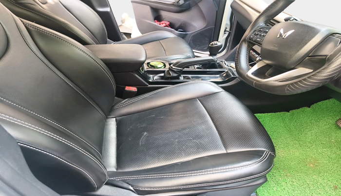 2023 Mahindra XUV700 AX 5 D MT 7 STR, Diesel, Manual, 47,061 km, interior