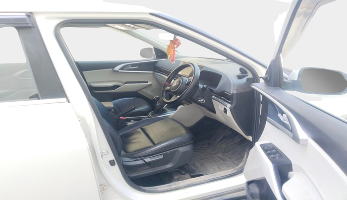 2022 KIA CARENS PREMIUM 1.4 PETROL 7 STR, Petrol, Manual, 58,000 km, interior