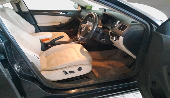 2014 Volkswagen Jetta HIGHLINE TDI AT, Diesel, Automatic, 1,65,444 km, interior