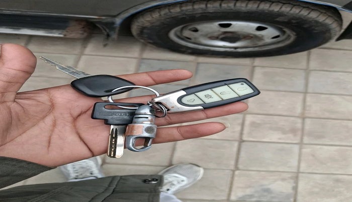 2017 Maruti Eeco 5 STR WITH A/C+HTR CNG, Petrol, Manual, 1,21,970 km, interior