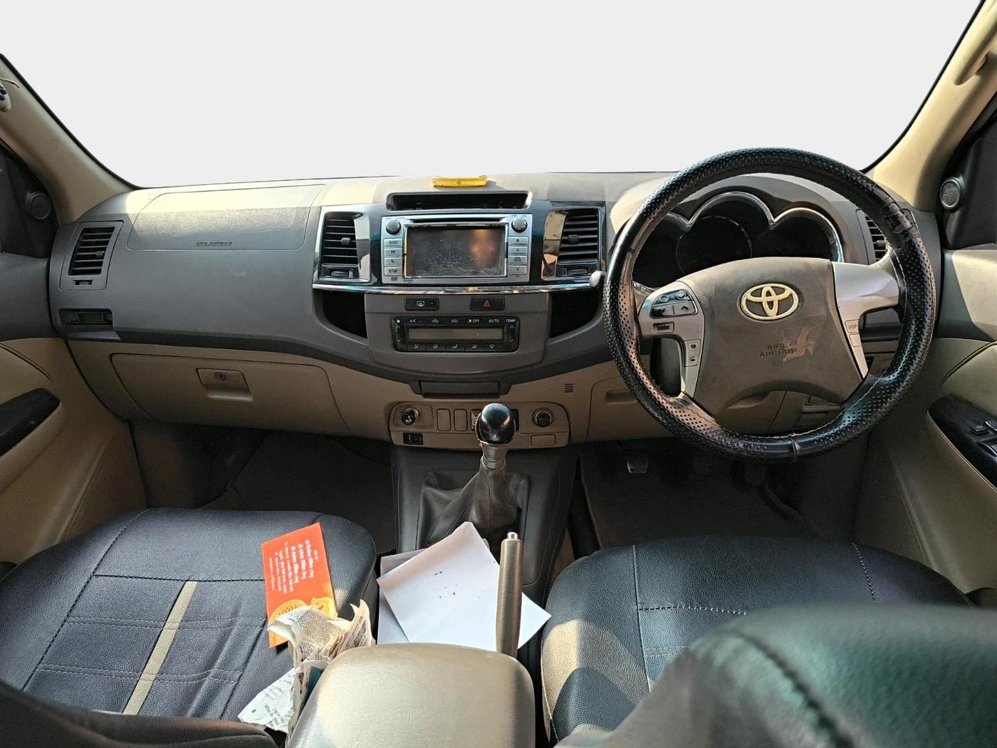 2013 Toyota Fortuner 3.0 4X2 MT, Diesel, Manual, 10,00,00,000 km, interior