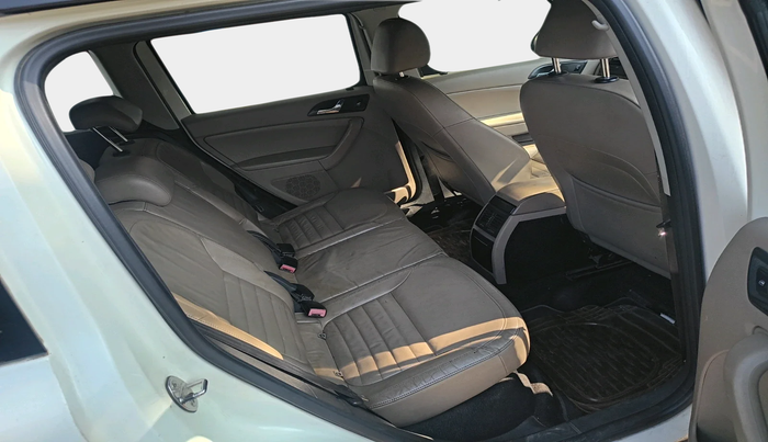 2012 Skoda Yeti AMBITION 2.0 TDI CR 4X4, Diesel, Manual, 1,91,984 km, interior