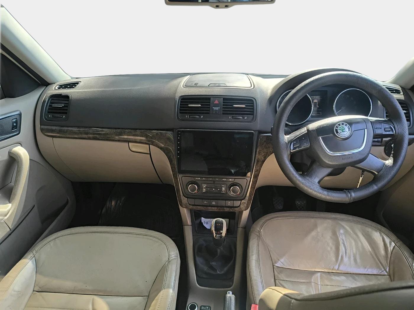 2012 Skoda Yeti AMBITION 2.0 TDI CR 4X4, Diesel, Manual, 1,91,984 km, interior