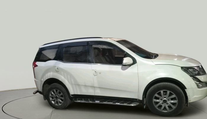 2017 Mahindra XUV500 W10 1.99, Diesel, Manual, 83,456 km, exterior