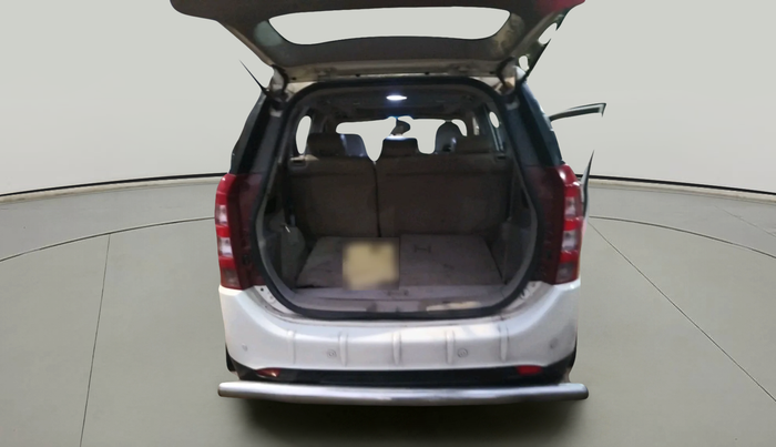 2017 Mahindra XUV500 W10 1.99, Diesel, Manual, 83,456 km, exterior