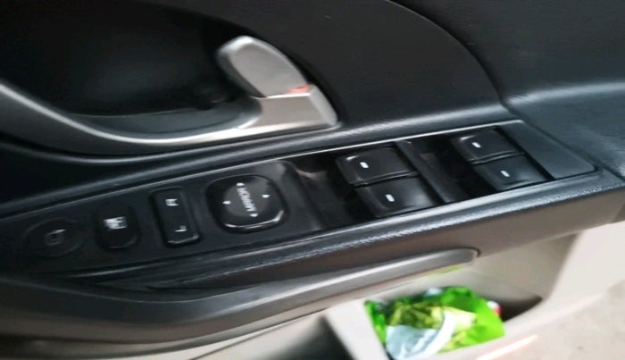 2017 Mahindra XUV500 W10 1.99, Diesel, Manual, 83,456 km, interior