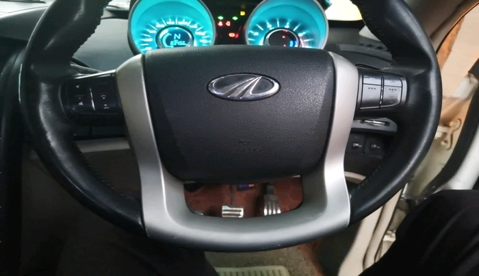 2017 Mahindra XUV500 W10 1.99, Diesel, Manual, 83,456 km, interior