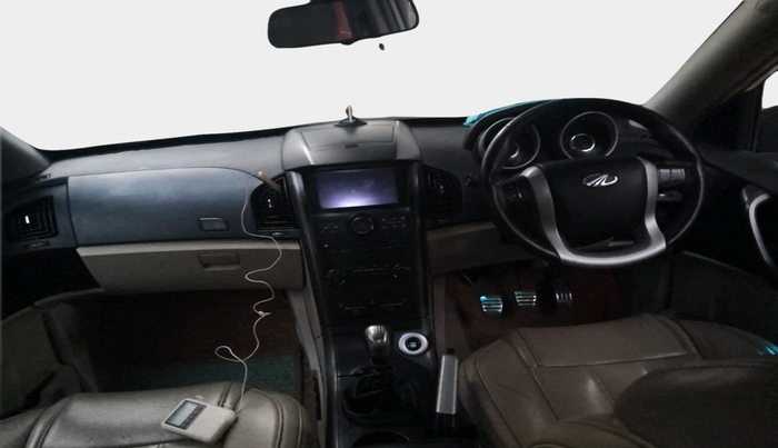 2017 Mahindra XUV500 W10 1.99, Diesel, Manual, 83,456 km, interior