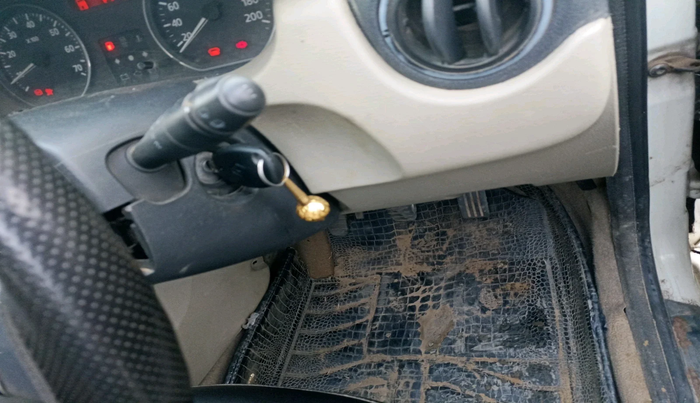 2014 Nissan Terrano XL (D), Diesel, Manual, 1,17,465 km, interior