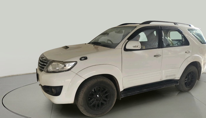 2013 Toyota Fortuner 3.0 4X2 AT, Diesel, Automatic, 3,56,154 km, exterior