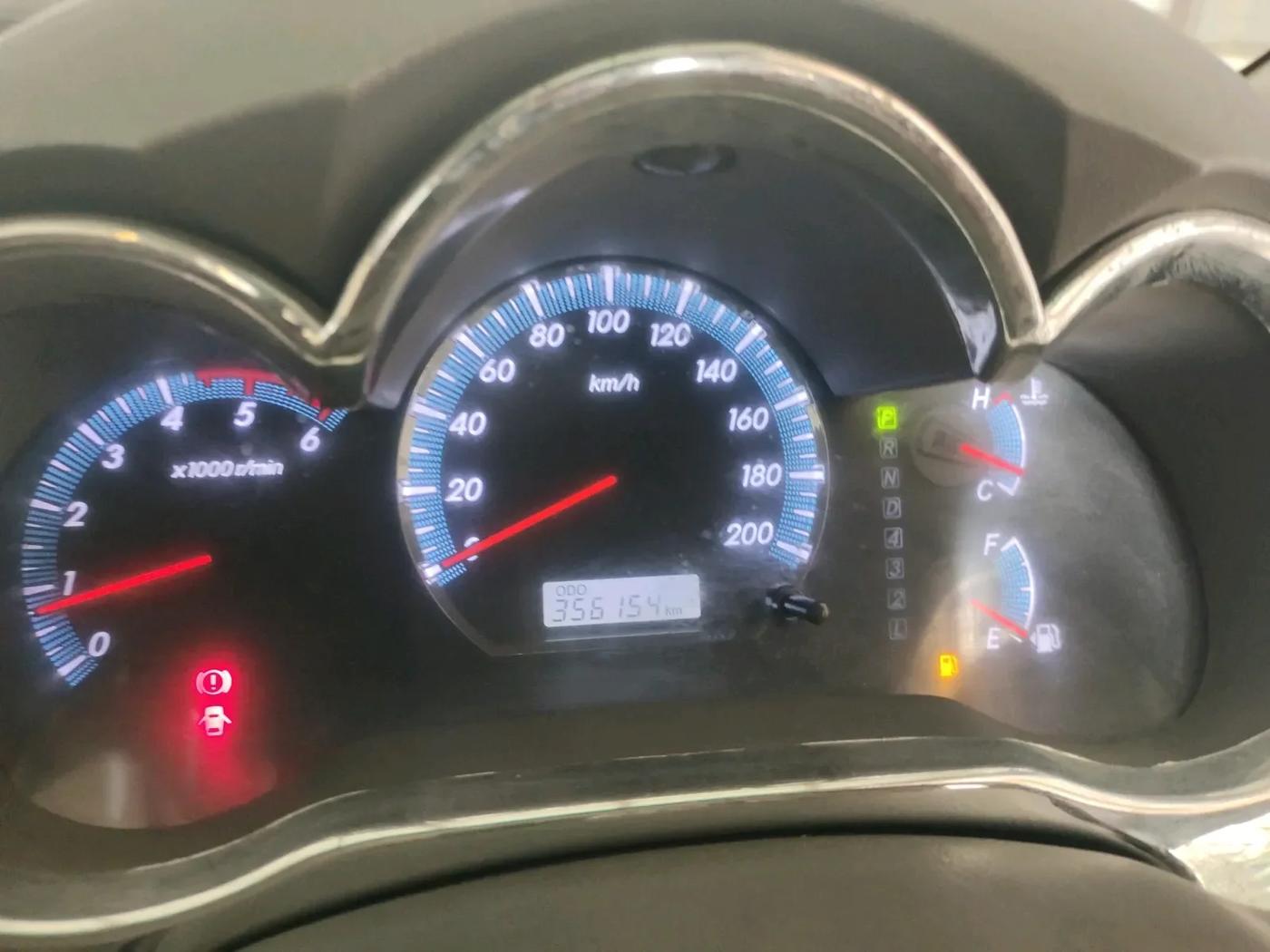 2013 Toyota Fortuner 3.0 4X2 AT, Diesel, Automatic, 3,56,154 km, interior