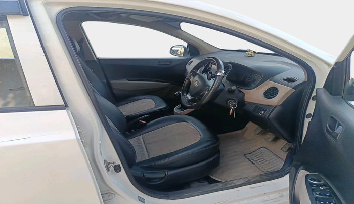 2013 Hyundai Grand i10 MAGNA 1.1 CRDI, Diesel, Manual, 1,03,832 km, interior