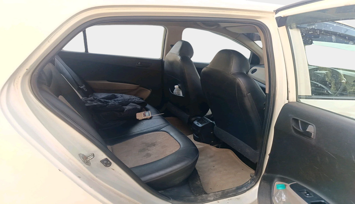 2013 Hyundai Grand i10 MAGNA 1.1 CRDI, Diesel, Manual, 1,03,832 km, interior