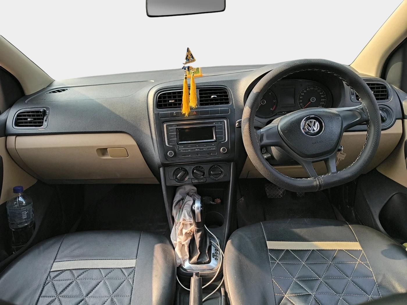 2016 Volkswagen Ameo COMFORTLINE 1.5 AT, Diesel, Automatic, 1,06,042 km, interior