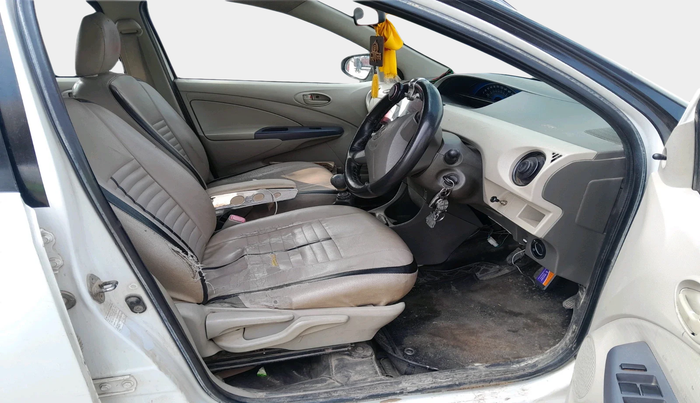 2014 Toyota Etios Liva GD, Diesel, Manual, 2,42,460 km, interior
