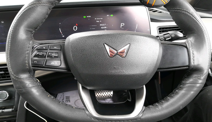 2022 Mahindra XUV700 AX 5 P AT 5 STR, Petrol, Automatic, 42,129 km, interior