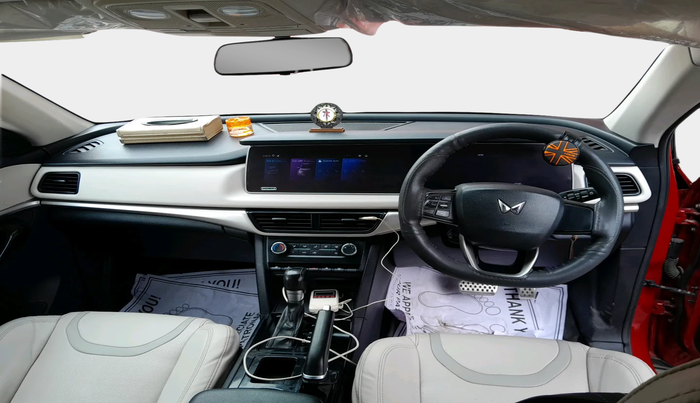 2022 Mahindra XUV700 AX 5 P AT 5 STR, Petrol, Automatic, 42,129 km, interior