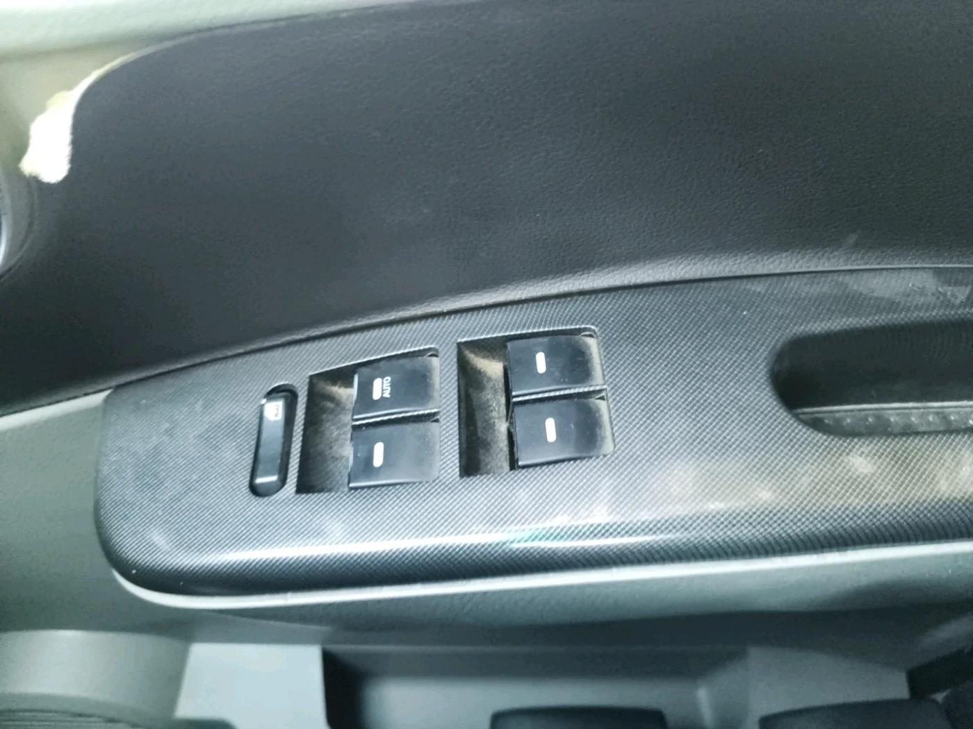 2017 Mahindra NUVOSPORT N8, Diesel, Manual, 1,52,410 km, interior