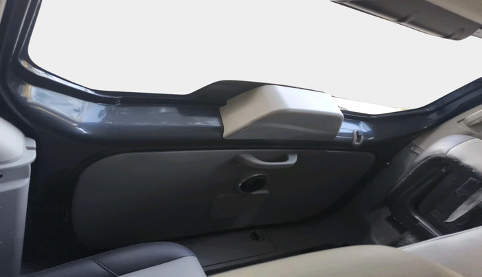 2017 Mahindra NUVOSPORT N8, Diesel, Manual, 1,52,410 km, interior