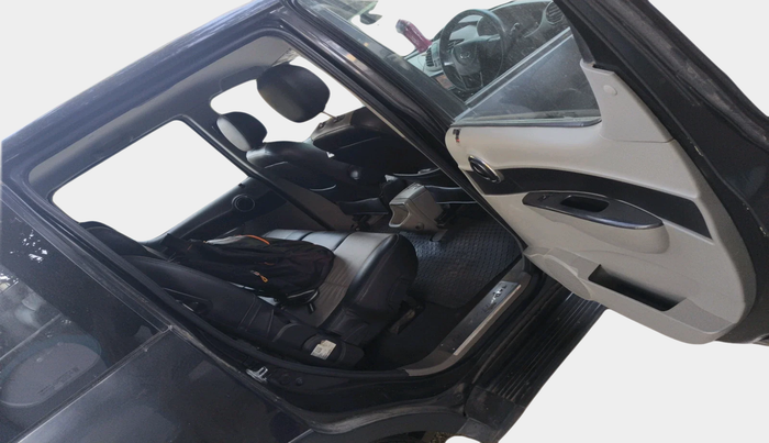 2017 Mahindra NUVOSPORT N8, Diesel, Manual, 1,52,410 km, interior