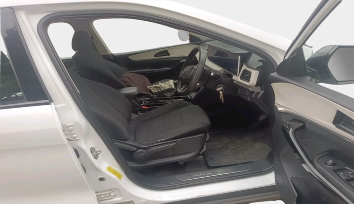 2022 Mahindra XUV700 AX 5 D MT 7 STR, Diesel, Manual, 1,25,493 km, interior