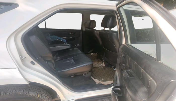 2015 Toyota Fortuner 3.0 4X4 MT, Diesel, Manual, 2,15,710 km, interior