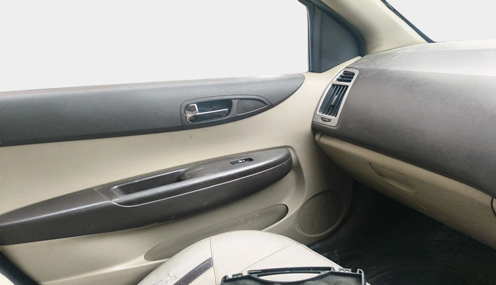 2011 Hyundai i20 ERA 1.2, Petrol, Manual, 99,404 km, interior