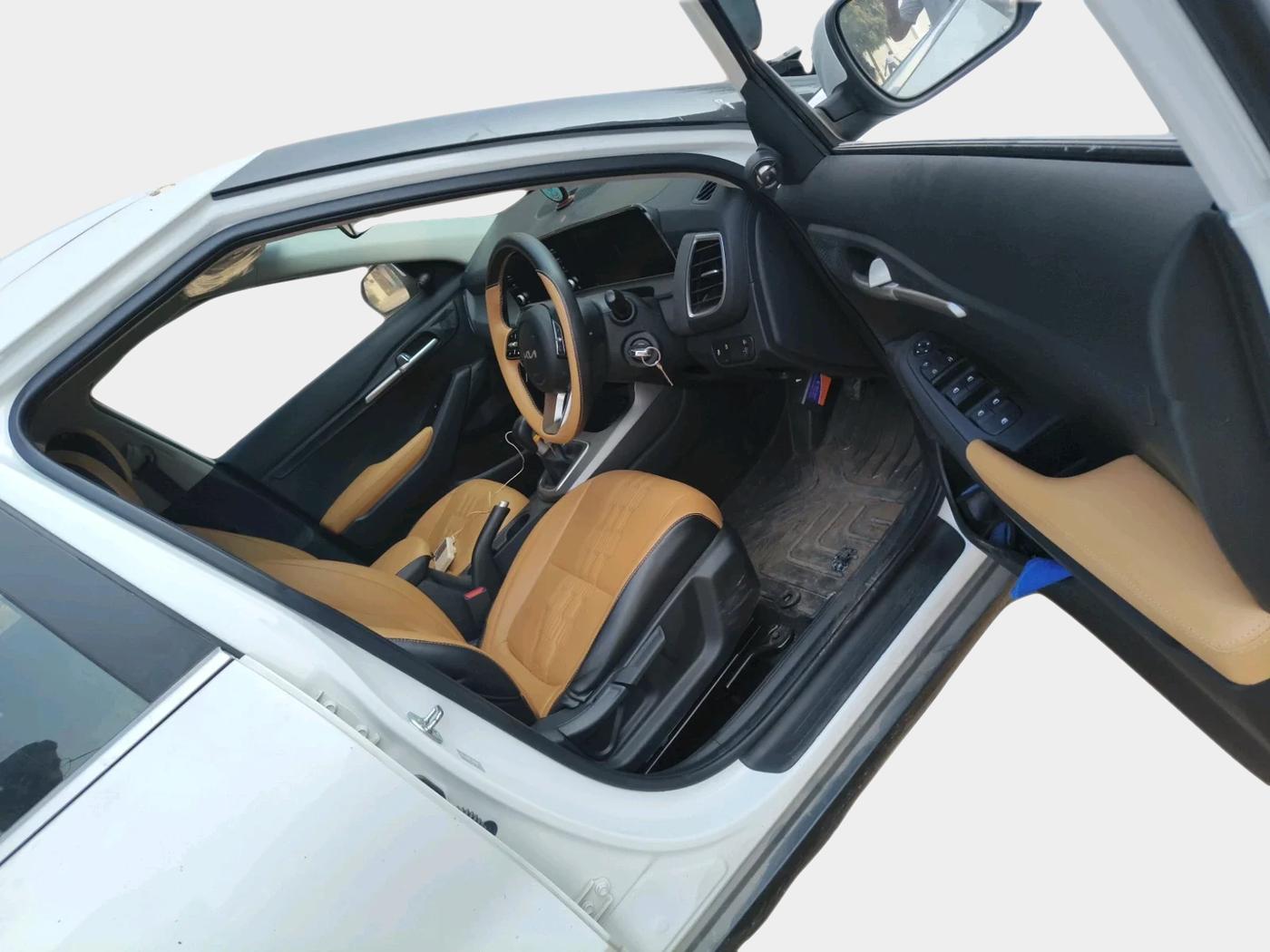 2025 KIA SELTOS HTE (O)1.5 Petrol MT, Petrol, Manual, 5,850 km, interior